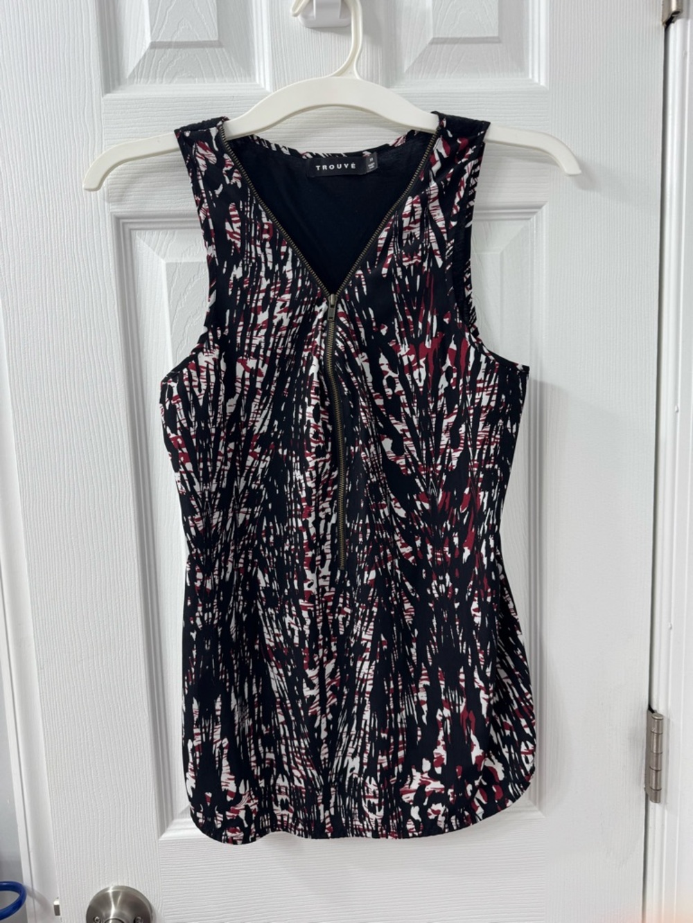 Trouve Black Abstract Print Zip-Front Sleeveless Top